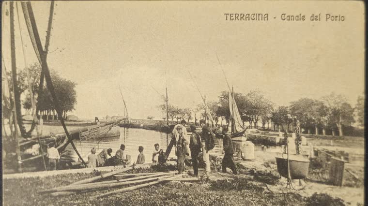 Cartolina: Terracina — Canale del Porto