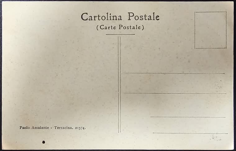 Il retro della cartolina, con la scrittura a mano