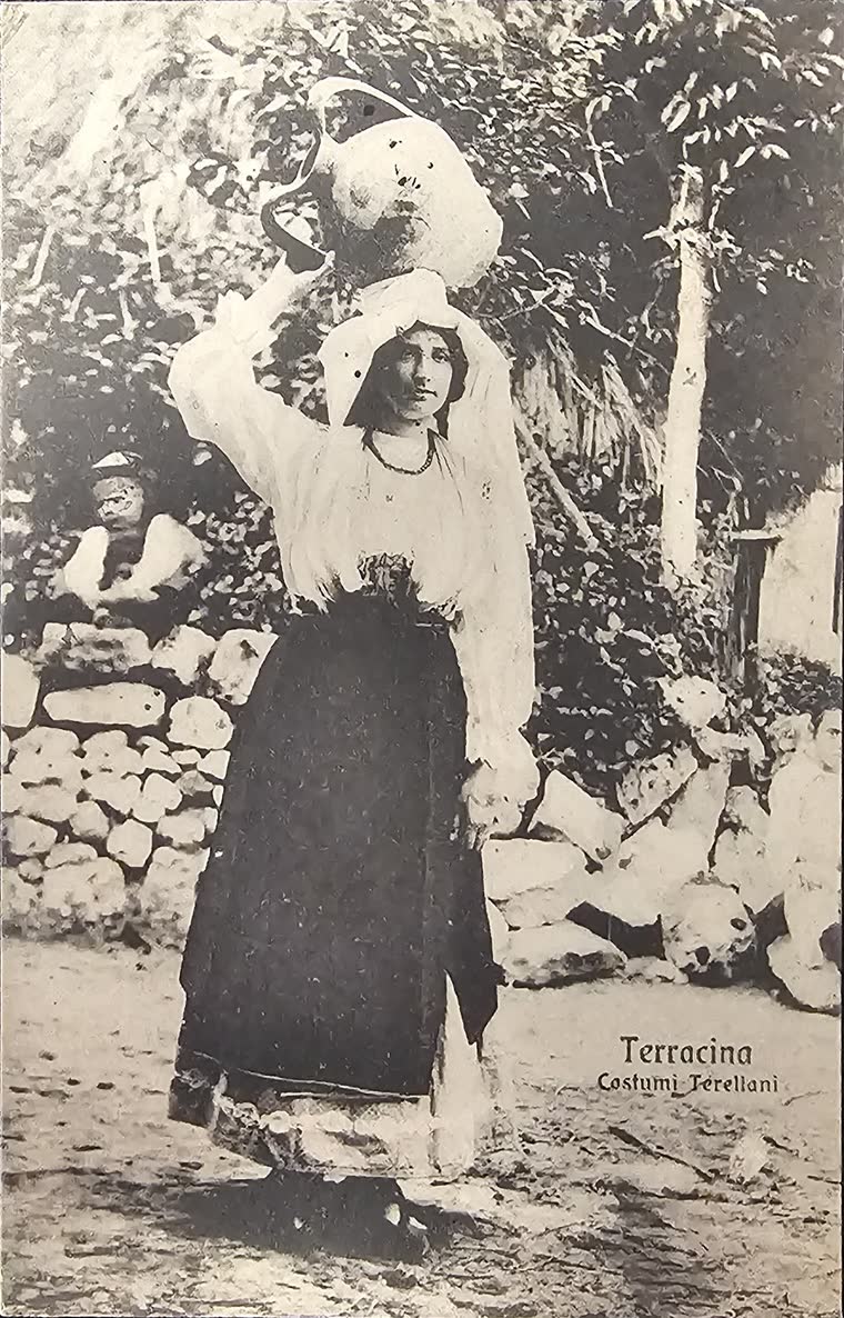 Cartolina: Terracina — Costumi Terellani
