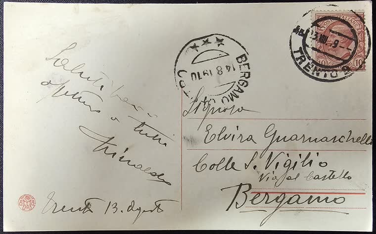 Il retro della cartolina, con la scrittura a mano