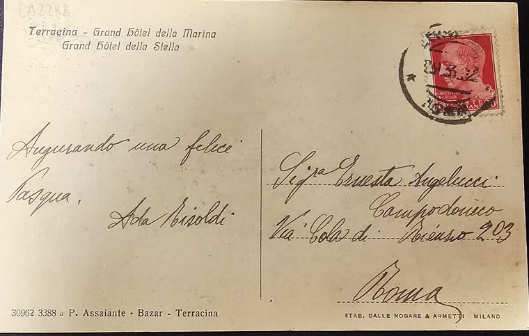 Il retro della cartolina, con la scrittura a mano