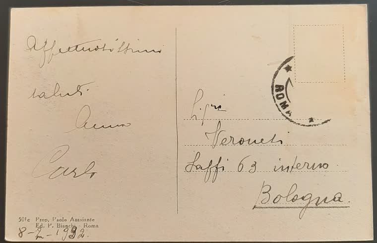 Il retro della cartolina, con la scrittura a mano